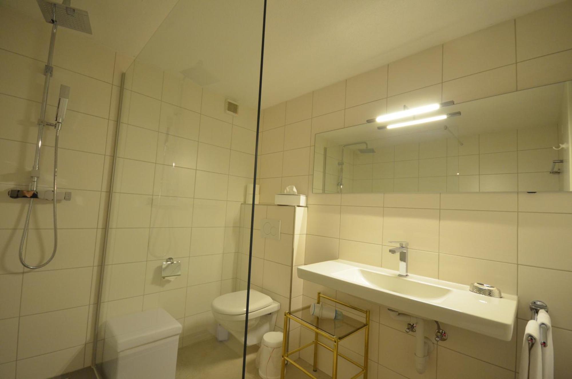 Boutique Hotel Riviera Spiez Bilik gambar